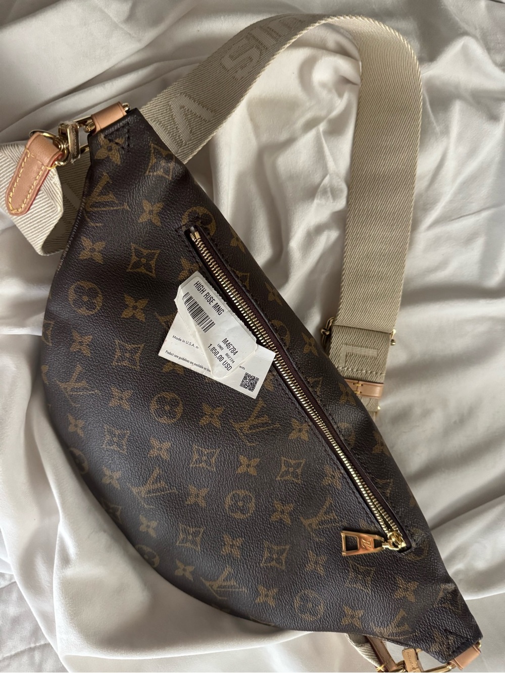 Louis Vuitton Monogram Canvas Crossbody Belt Bag in Brown and Natural - Picture 3 of 6